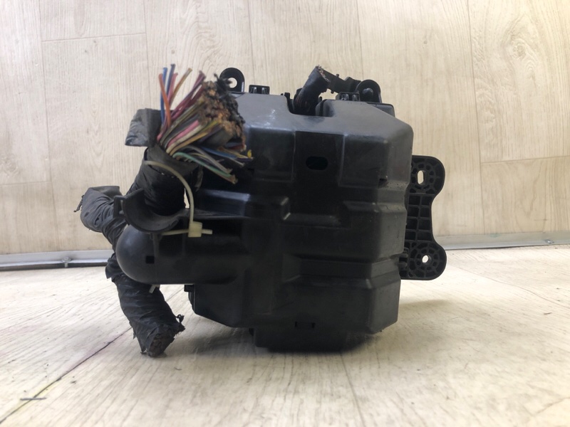 Блок предохранителей моторный отсек GRAND VITARA 05-15 2008 2.7 H27A Блок предохранителей моторный отсек GRAND VITARA 05-15 2008 2.7 H27A