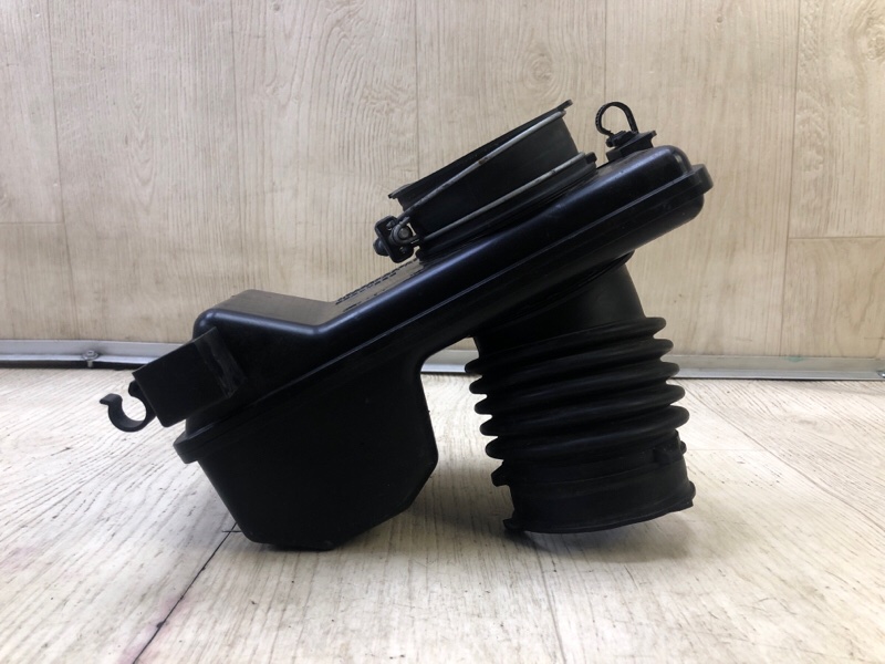 Резонатор воздушного фильтра VENZA 09-16 2009 3.5 2GR-FE Резонатор воздушного фильтра VENZA 09-16 2009 3.5 2GR-FE