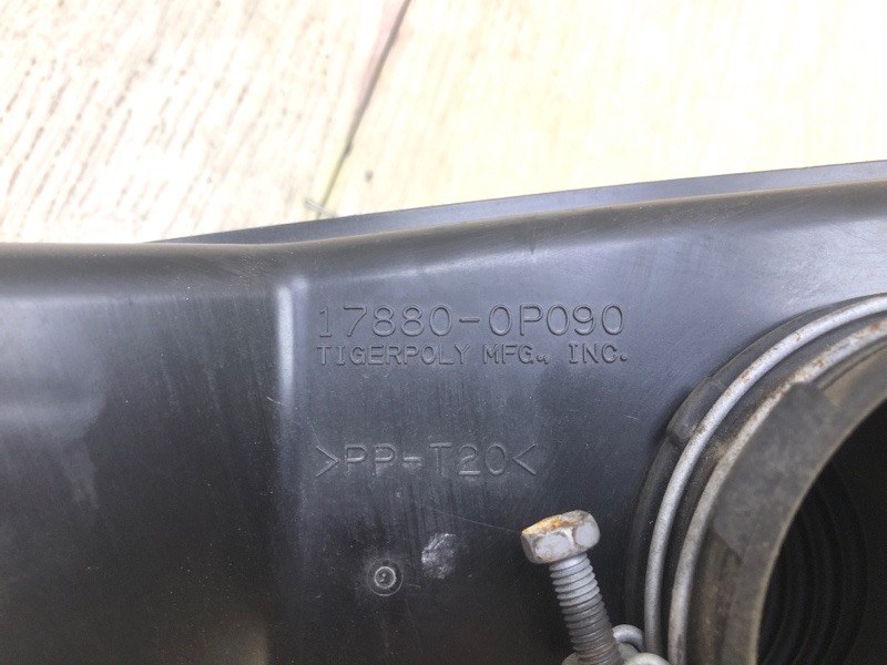 Резонатор воздушного фильтра VENZA 09-16 2009 3.5 2GR-FE Резонатор воздушного фильтра VENZA 09-16 2009 3.5 2GR-FE