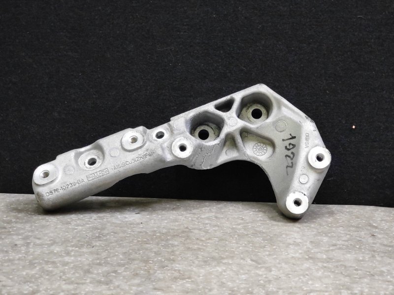 Запчасть кронштейн компрессора кондиционера FORD FUSION 14- 2019 C20EDEF DS7Z-10A313-C Б/У Кронштейн компрессора кондиционера FORD FUSION 14- 2019 C20EDEF DS7Z-10A313-C Б/У