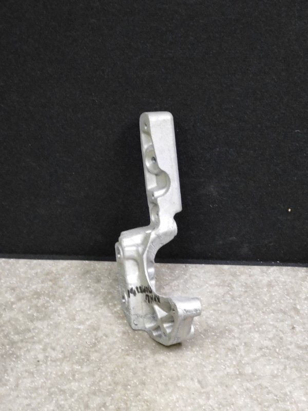 Кронштейн компрессора кондиционера FUSION 14- 2019 C20EDEF Кронштейн компрессора кондиционера FUSION 14- 2019 C20EDEF