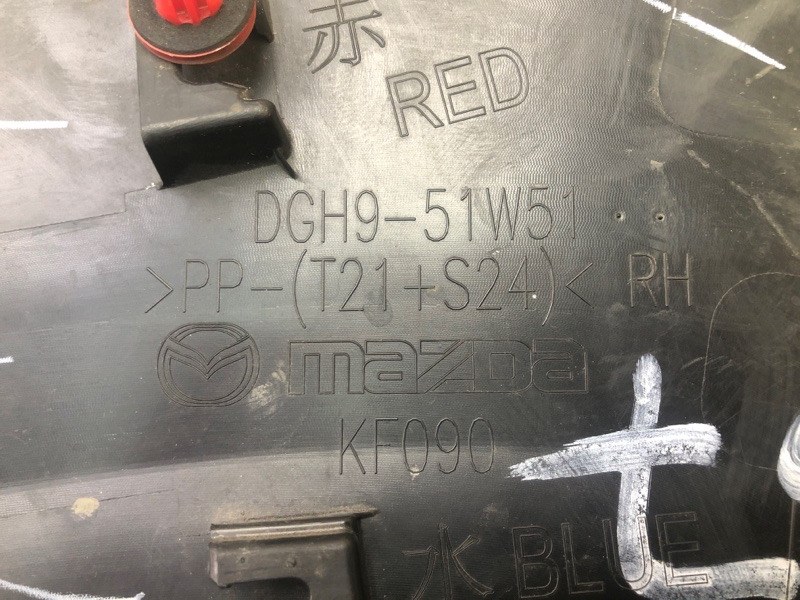 Накладка крыла (расширитель арки) задняя правая CX-30 19-