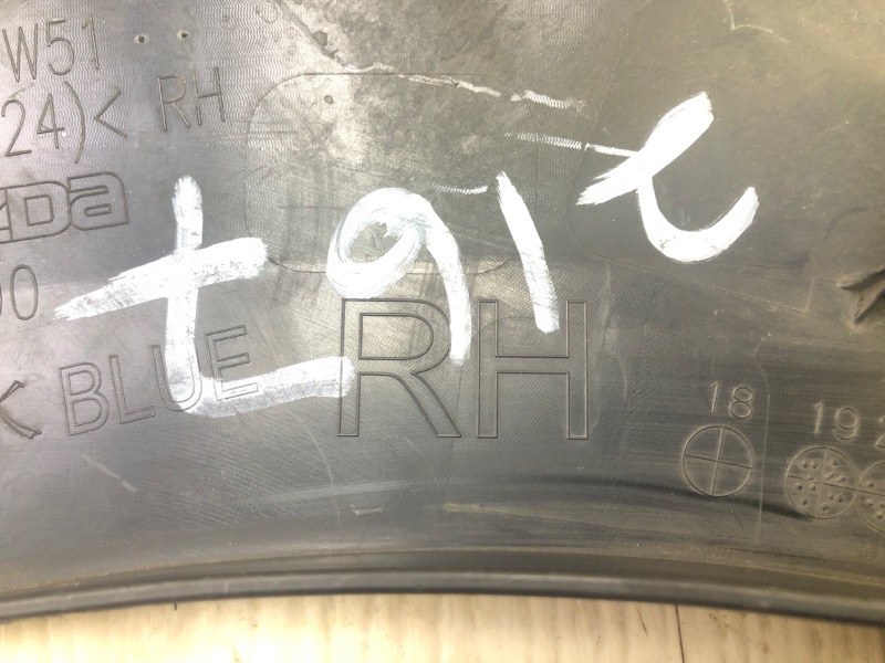 Накладка крыла (расширитель арки) задняя правая CX-30 19-