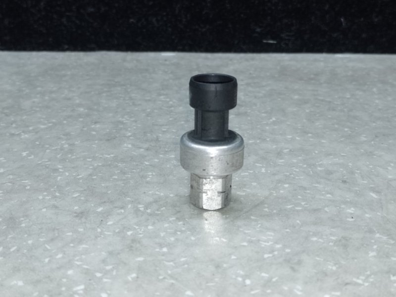 Датчик давления кондиционера CHEVROLET EQUINOX 04-09 2005 3.4 LNJ 13587668 Б/У