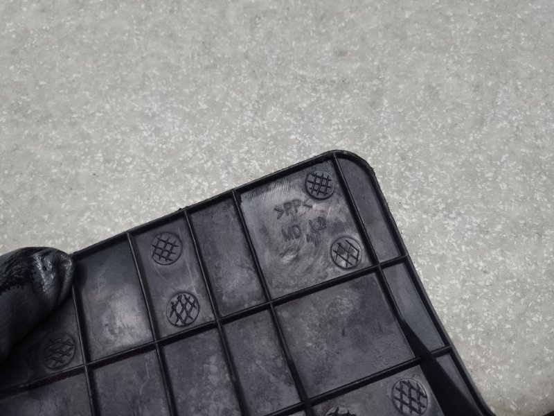 Дефлектор радиатора левый ELANTRA MD 10-15 2013 1.8 G4NB