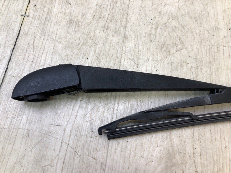 Поводок стеклоочистителя задний RAV4 13-19