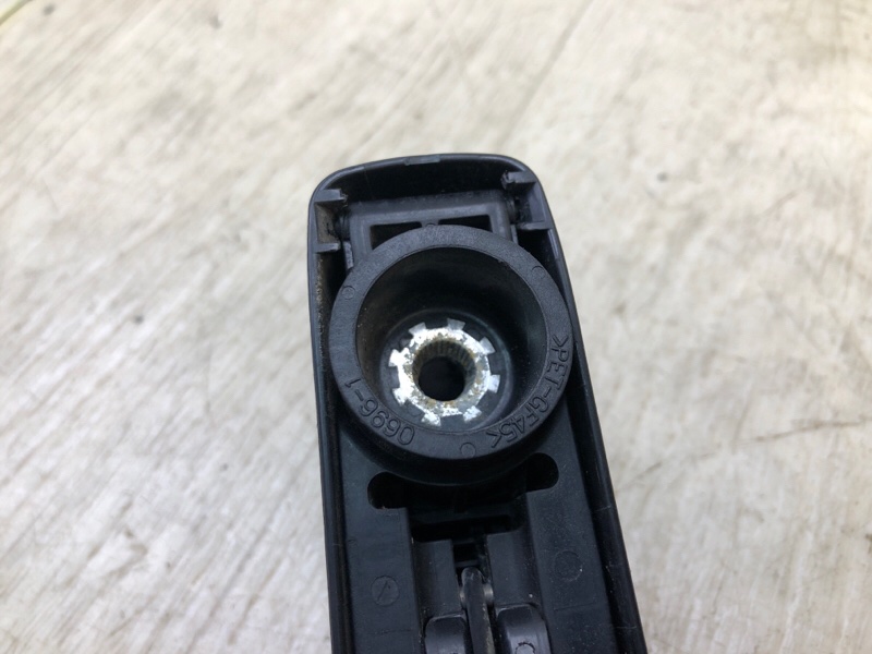 Поводок стеклоочистителя задний RAV4 13-19