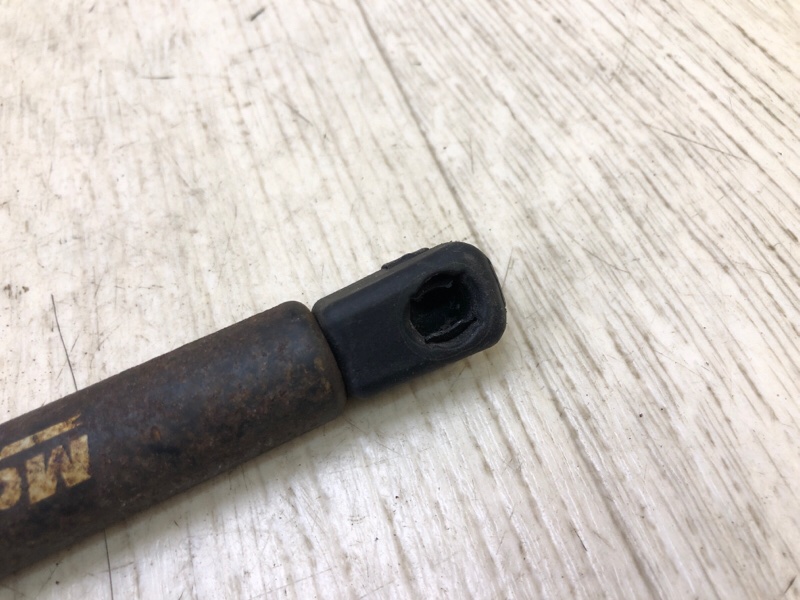 Амортизатор крышки багажника SANTA FE (SM) 00-06 2005 2.7 G6BA