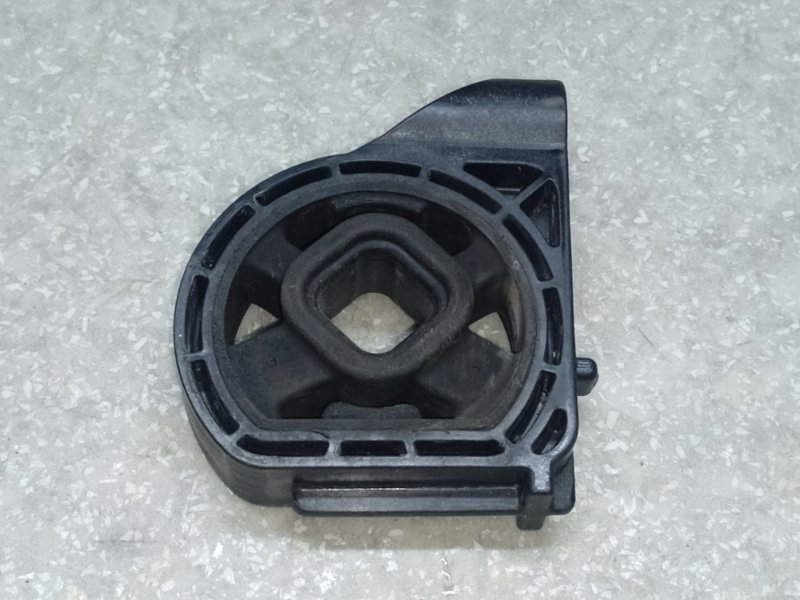 Запчасть крепление радиатора правое HYUNDAI ELANTRA AD 16- 2016 2.0 G4NH 25333-F2000 Б/У Крепление радиатора правое HYUNDAI ELANTRA AD 16- 2016 2.0 G4NH 25333-F2000 Б/У