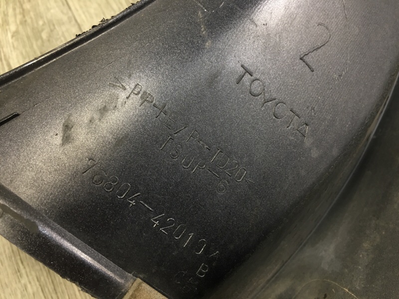 Накладка крышки багажника левая RAV4 05-12