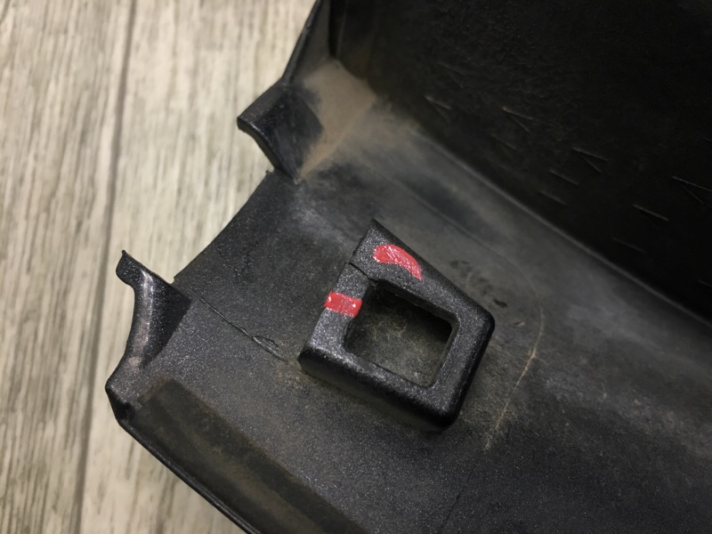 Накладка крышки багажника левая RAV4 05-12