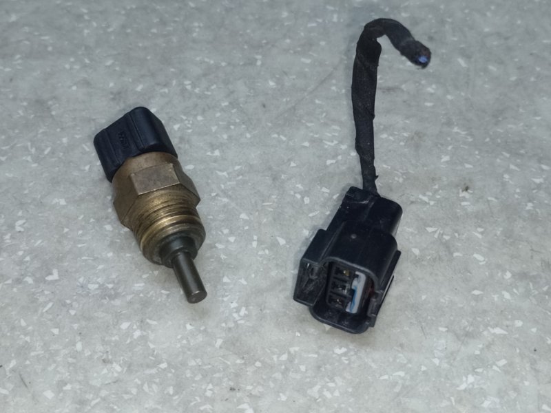 Датчик температуры охлаждающей жидкости HYUNDAI ELANTRA AD 16- 39220-38030 Б/У