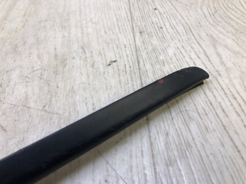 Молдинг стекла правый A4 15-