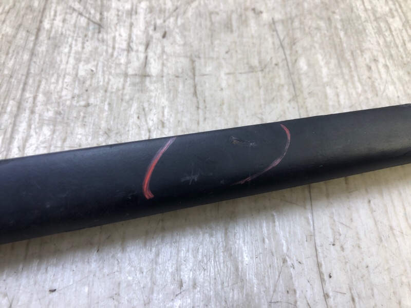 Молдинг стекла правый A4 15-