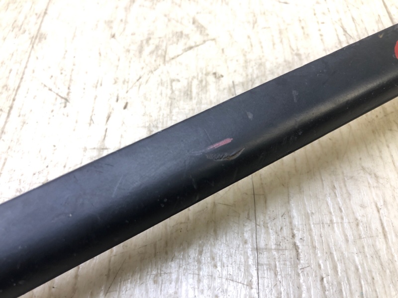 Молдинг стекла правый A4 15-