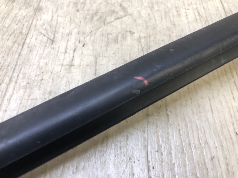 Молдинг стекла правый A4 15-