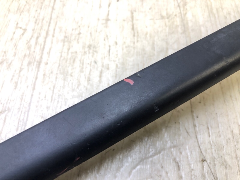 Молдинг стекла правый A4 15-