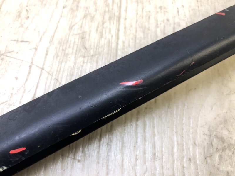 Молдинг стекла правый A4 15-