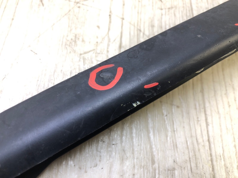 Молдинг стекла правый A4 15-