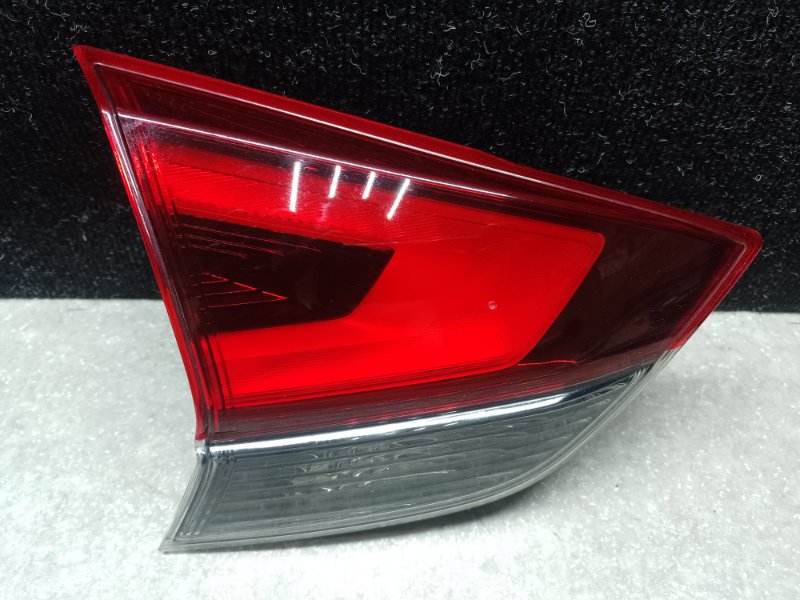 Фонарь внутренний левый NISSAN X-TRAIL/ROGUE T32 13-20 26555-6FL5A Б/У