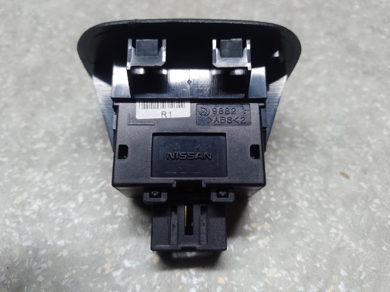 Кнопка закрывания крышки багажника NISSAN X-TRAIL/ROGUE T32 13-20