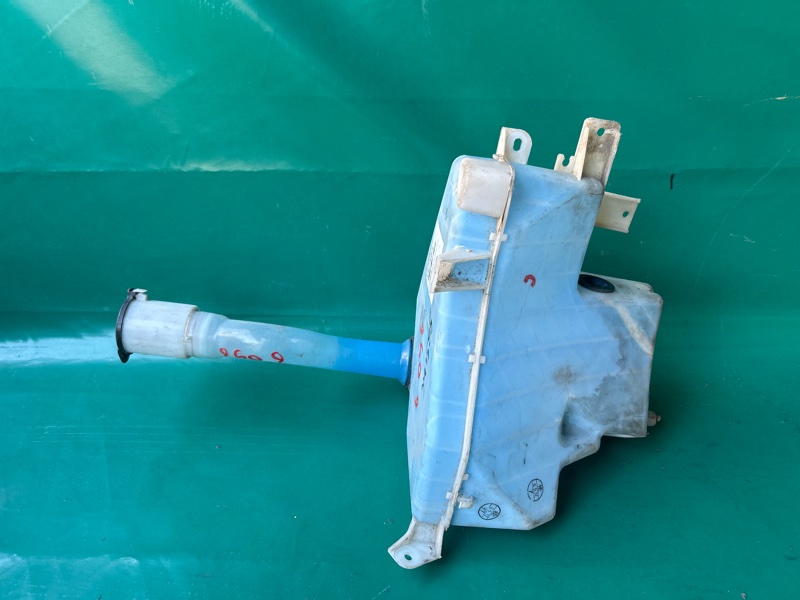 Бачок омывателя LAND CRUISER PRADO 120 02-09 Бачок омывателя LAND CRUISER PRADO 120 02-09