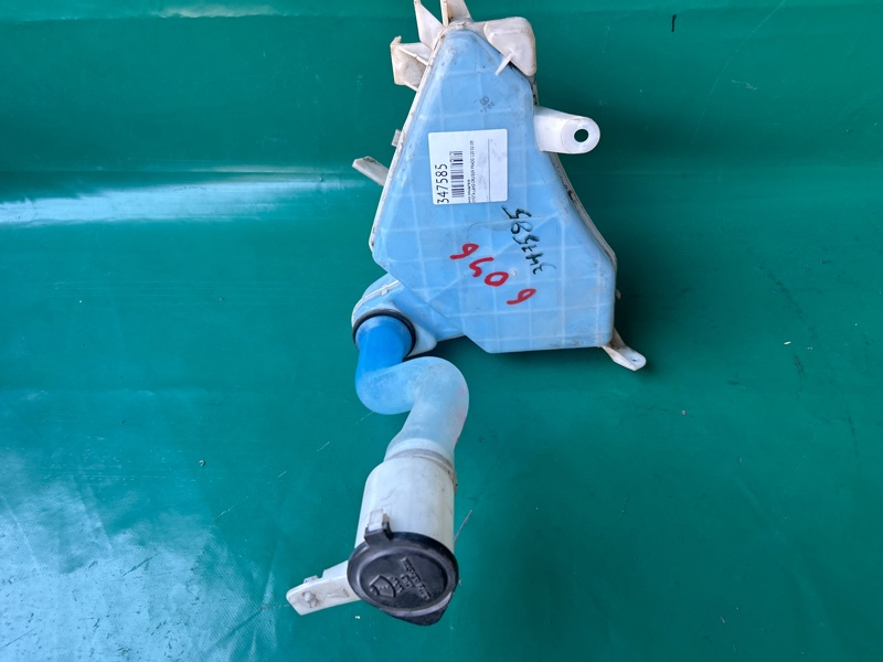 Бачок омывателя LAND CRUISER PRADO 120 02-09 Бачок омывателя LAND CRUISER PRADO 120 02-09