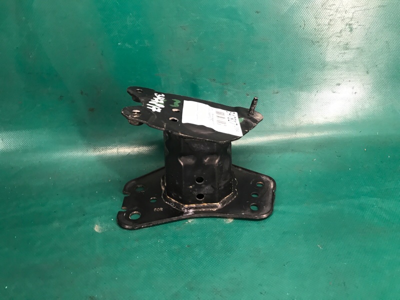 Кронштейн усилителя переднего бампера правый LEXUS NX 14-21 2021 8ARFTS 2.0TURBO 5201178020 Б/У
