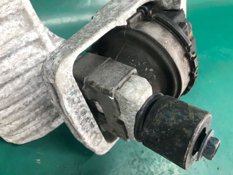 Подушка двигателя правая NISSAN X-TRAIL/ROGUE T32 13-20 2.5 QR25DE