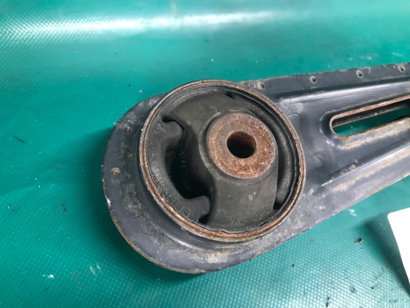 Подушка двигателя задняя ROGUE 08-15 2015 2.5 QR25DE