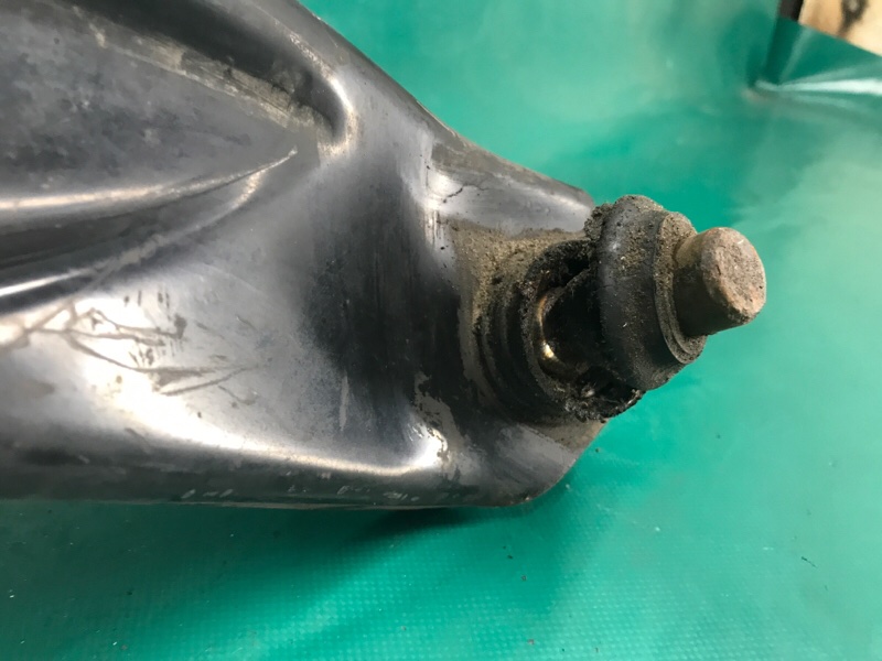 Рычаг передней подвески нижний левый X-TRAIL/ROGUE T32 13-20 2016 2.5 QR25DE