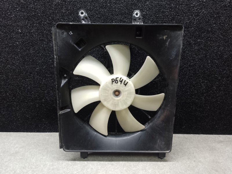 Диффузор вентилятора основного радиатора правый HONDA ACCORD CL7 / TSX 03-08 2005 2.4L 38615-RBB-003 Б/У