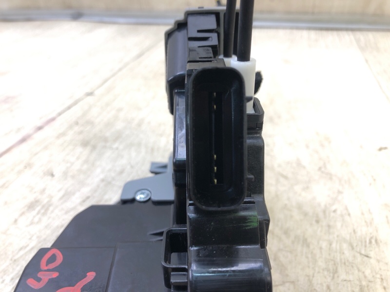 Замок двери задний правый SORENTO UM 14- 2017 2.4 G4KJ Замок двери задний правый SORENTO UM 14- 2017 2.4 G4KJ