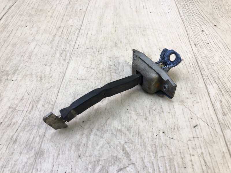 Запчасть ограничитель двери задний правый TOYOTA RAV4 05-12 2006 2.4 2AZFE 6863042030 Б/У Ограничитель двери задний правый TOYOTA RAV4 05-12 2006 2.4 2AZFE 6863042030 Б/У