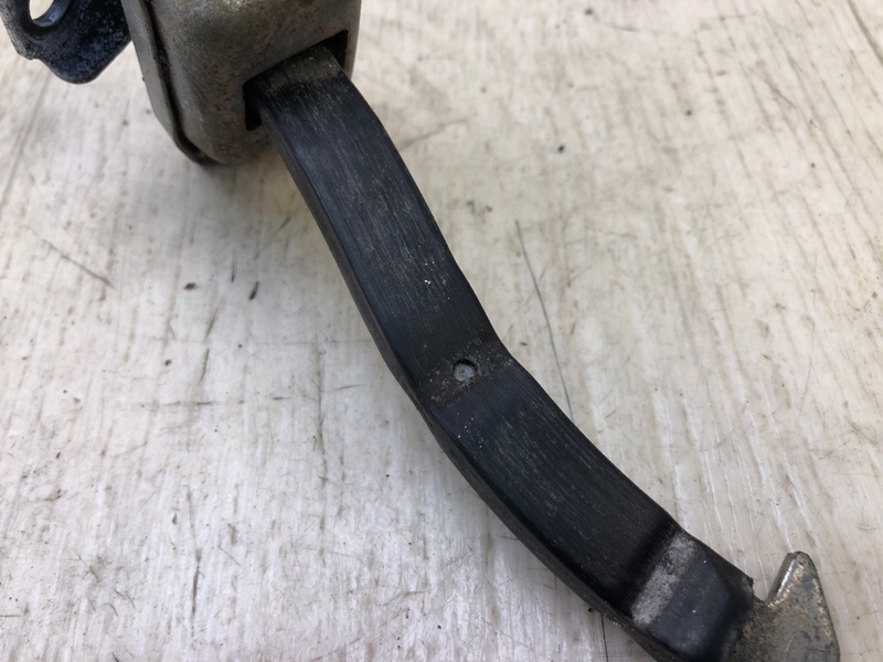 Ограничитель двери задний правый RAV4 05-12 2006 2.4 2AZFE Ограничитель двери задний правый RAV4 05-12 2006 2.4 2AZFE