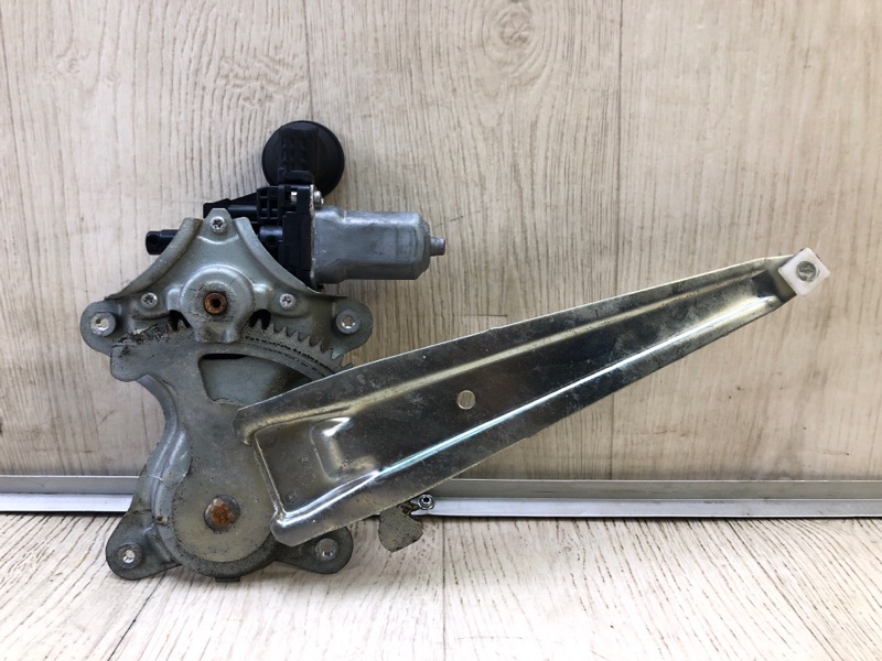 Стеклоподъемник задний правый RAV4 05-12 2006 2.4 2AZFE