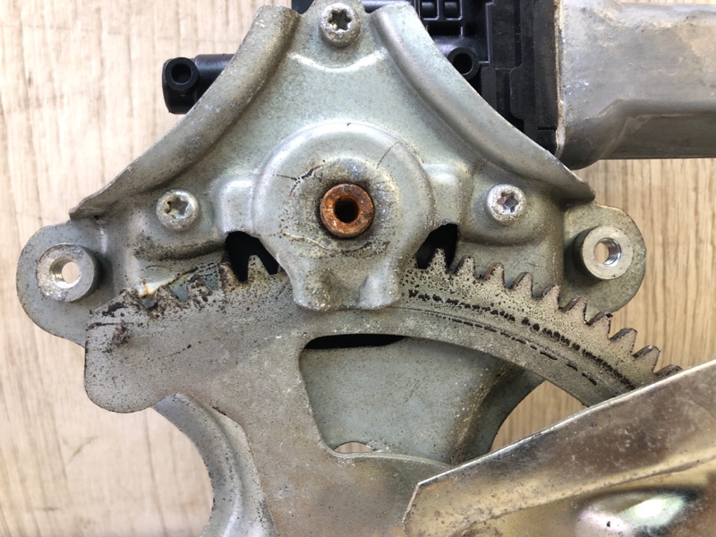 Стеклоподъемник задний правый TOYOTA RAV4 05-12 2.4 2AZFE