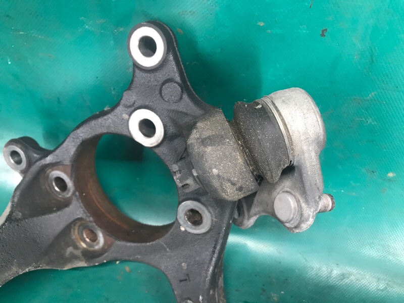 Кулак поворотный левый NX 14-21 2020 8ARFTS 2.0TURBO