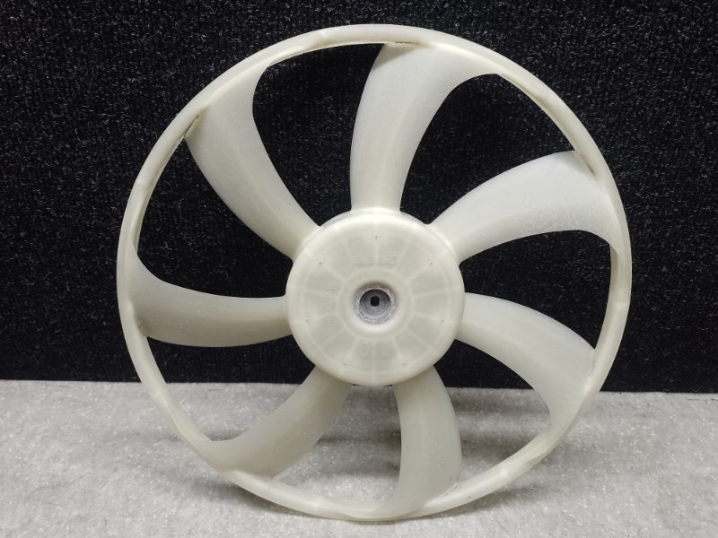 Крыльчатка вентилятора основного радиатора правая SUBARU LEGACY BN 14-18 2014 2.5 FB25B 45121AL03A Б/У