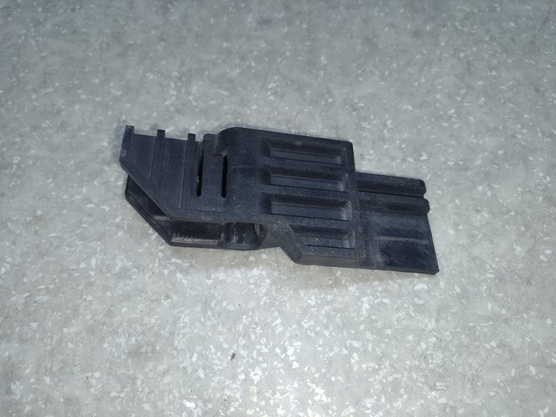 Крепление радиатора правое MITSUBISHI OUTLANDER XL 05-13 2007 3.0 6B31 Б/У