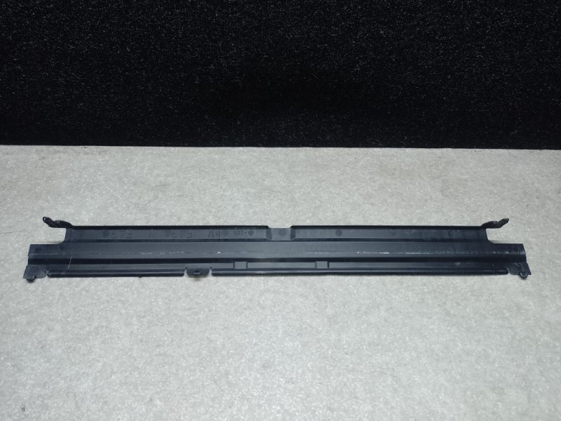 Дефлектор радиатора TOYOTA PRIUS 16- 2017 1.8 2ZRFXE 16594-37010 Б/У