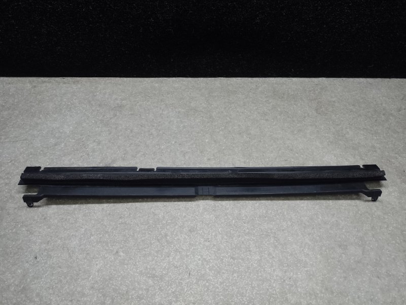 Дефлектор радиатора PRIUS 16- 2017 1.8 2ZRFXE