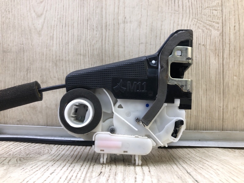 Замок двери задний правый LEGACY BN 14-18 2014 2.5 FB25B