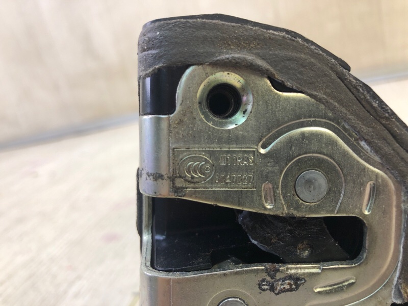 Замок двери задний правый LEGACY BN 14-18 2014 2.5 FB25B