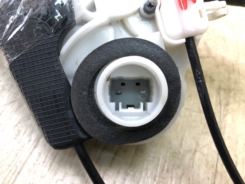 Замок двери задний правый LEGACY BN 14-18 2014 2.5 FB25B