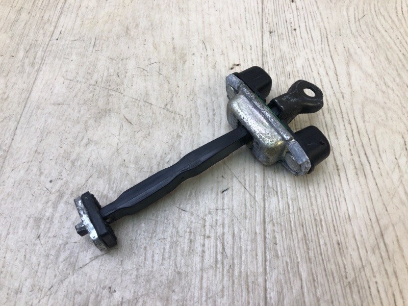 Запчасть ограничитель двери задний правый KIA SORENTO UM 14- 2017 2.4 G4KJ 79490-C5000 Б/У Ограничитель двери задний правый KIA SORENTO UM 14- 2017 2.4 G4KJ 79490-C5000 Б/У