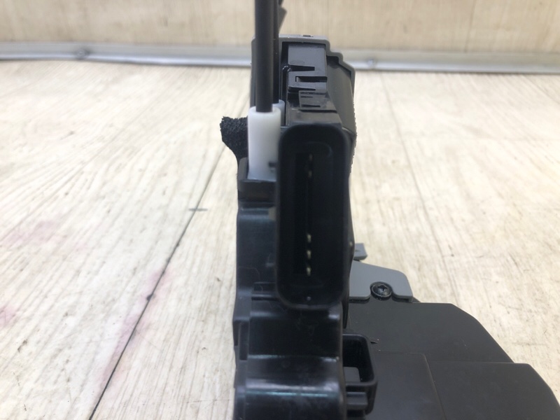 Замок двери задний левый SORENTO UM 14- 2017 2.4 G4KJ Замок двери задний левый SORENTO UM 14- 2017 2.4 G4KJ