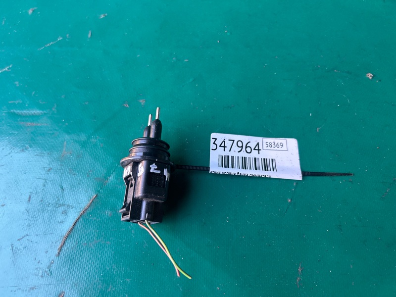 Запчасть датчик уровня бачка омывателя AUDI Q5 08-16 2014 CPMB 2.0 TFSI 7M0 919 376 Б/У Датчик уровня бачка омывателя AUDI Q5 08-16 2014 CPMB 2.0 TFSI 7M0 919 376 Б/У