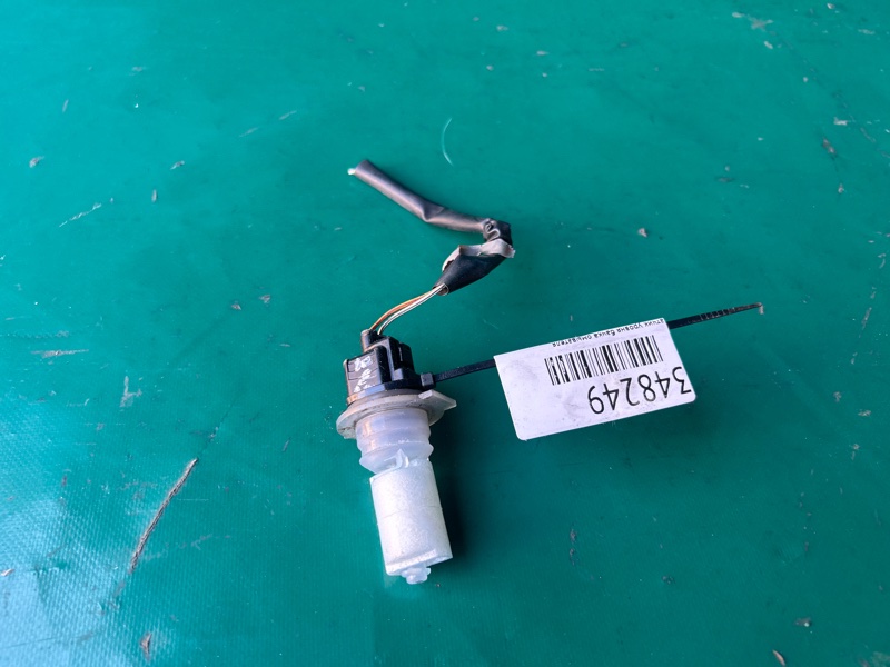Датчик уровня бачка омывателя TOYOTA LAND CRUISER PRADO 120 02-09 85397-52100 Б/У