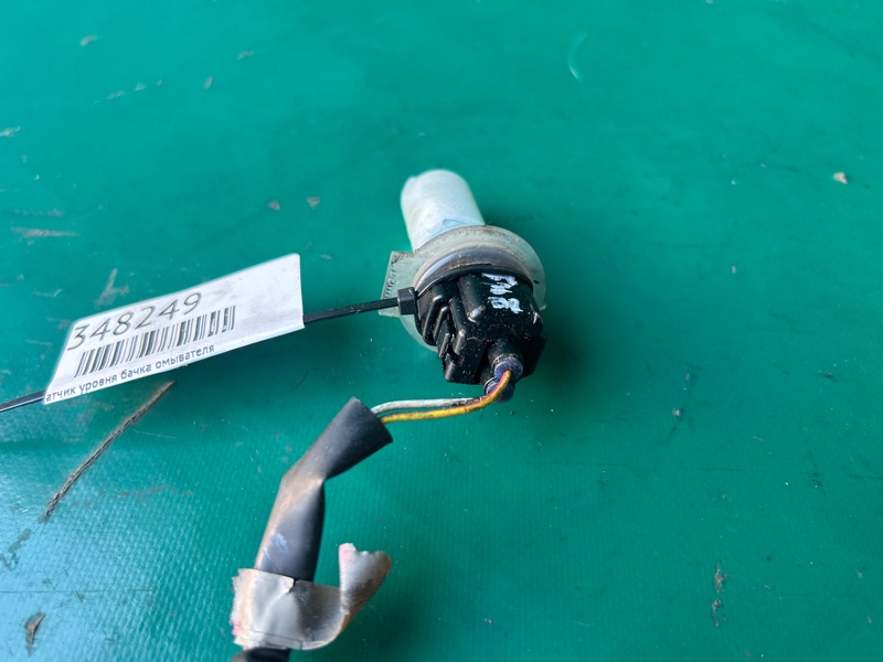 Датчик уровня бачка омывателя LAND CRUISER PRADO 120 02-09